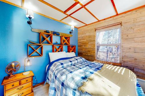 a bedroom with a bed and a blue wall at The Cove - Main House in Golden