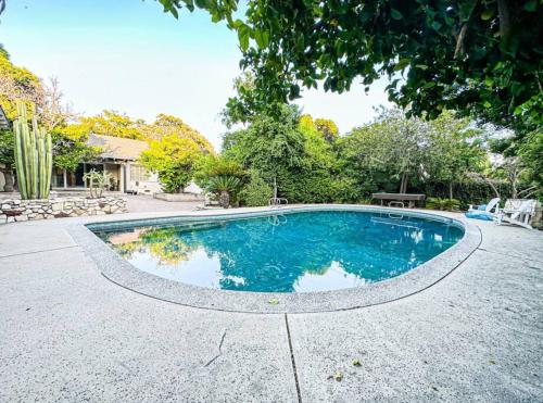 a swimming pool in the middle of a yard at Relaxing 6 BR Oasis with Pool - Lou1 in Los Angeles