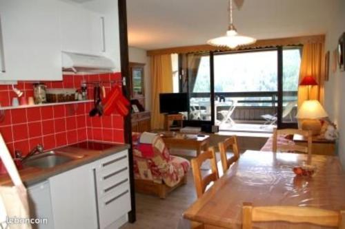 a kitchen and living room with a table and a dining room at Appt 6 pers - Villard de lans in Villard-de-Lans
