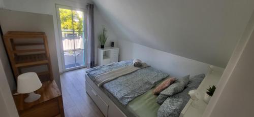 Katil atau katil-katil dalam bilik di Zamardi house with private pool and garden, 200m to free beach