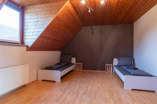 Φωτογραφία από το άλμπουμ του Traumhaus nähe Mainz I 12 Betten I 4 Schlafzimmer I Terrasse I 200m2 I Garten σε Weinolsheim