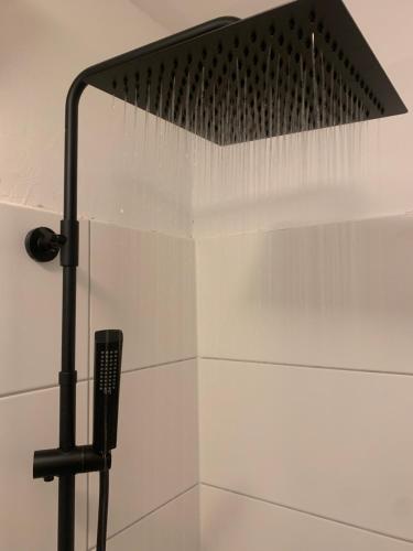 a shower with a black shower head at Monteur- & Ferienwohnungen in Dorsten Altstadt - ZENTRUM - NEU saniert in Dorsten