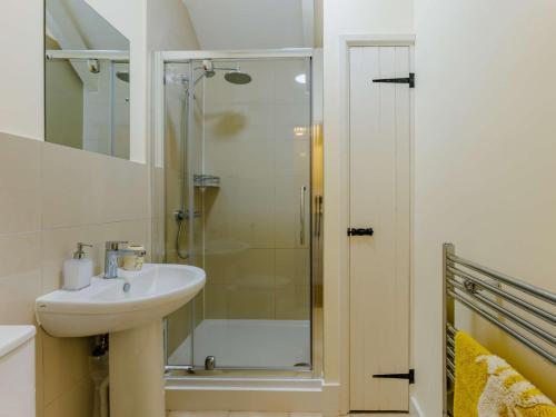 a bathroom with a sink and a shower at 2 bed in Chulmleigh 87668 in Chulmleigh