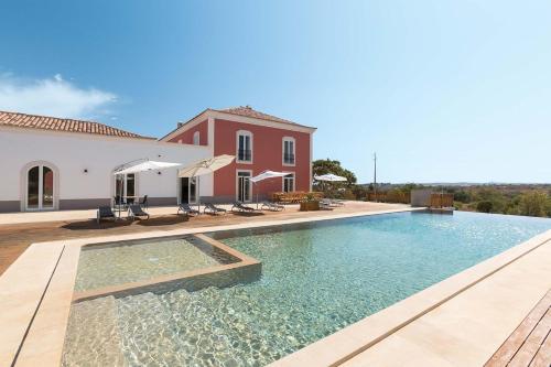 a large swimming pool in front of a house at Villa Ataboeira in Guia