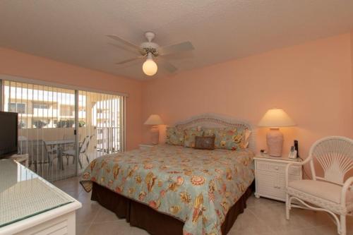 a bedroom with a bed and a ceiling fan at Palms 407 in Islamorada