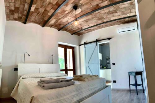 a bedroom with a large bed in a room at Podere 239 - Appartamento La Stalla in Marsiliana