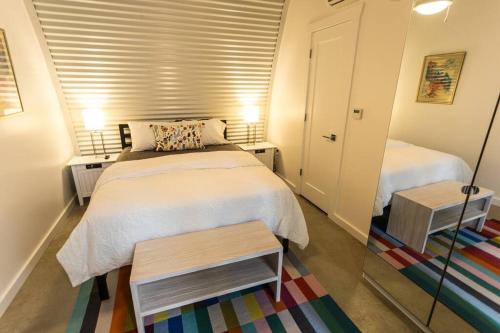 Postel nebo postele na pokoji v ubytování Moon 301 - Crescent Moonrise Suite - 1 BR - 1 Bath