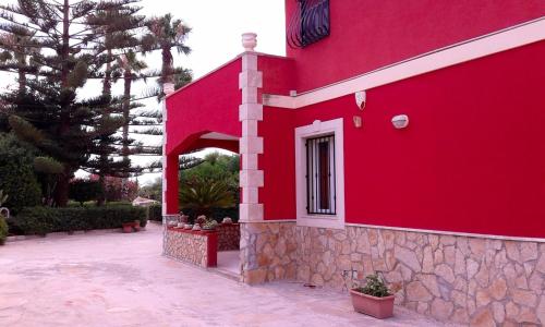 6 bedrooms house at Pachino 20 m away from the beach with sea view enclosed garden and wifi