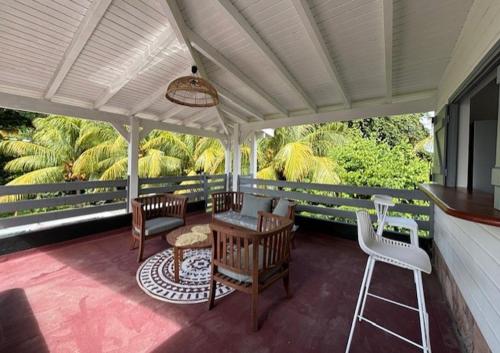 Spacieux haut de villa avec terrasse et jardin