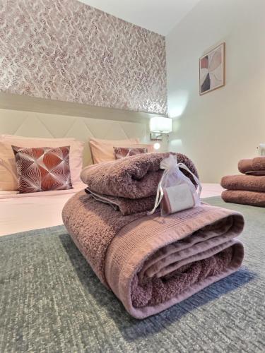 a bedroom with a bed with a pile of blankets at Les Platanes in Gorrevod