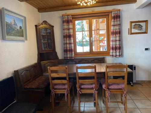 Posezení v ubytování Chalet Rustique à La Tzoum'