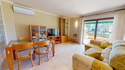 Apartamento Playa Grande Dénia en primera línea de playa con piscina y gran terraza by Family Homes