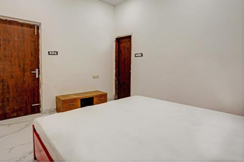 Ein Bett oder Betten in einem Zimmer der Unterkunft OYO Highway Inn Hotel