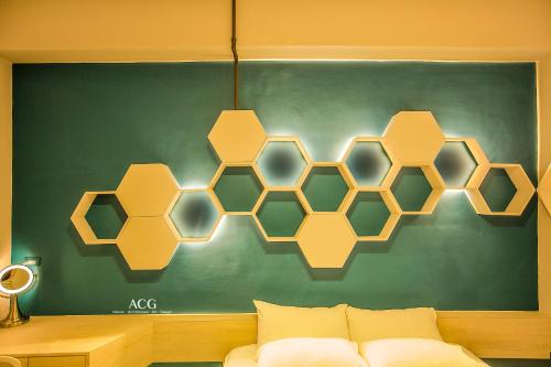 a room with a green chalkboard with a diagram of bees at Art Zone in Hualien City