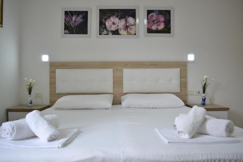 Postel nebo postele na pokoji v ubytování Flowers & Green 2 Bedrooms Apartment & Box Garage