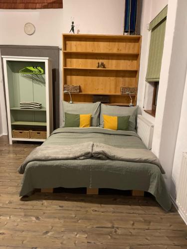 a bedroom with a large bed with a wooden headboard at Süße Wohnung Privatvermieter in Schwaz