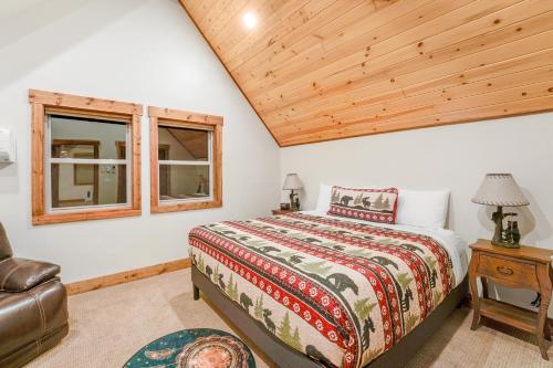 a bedroom with a bed and a wooden ceiling at Experience Montana Cabins - Lake View Luxury #7 & Dream Catcher Luxury #8 in Bigfork
