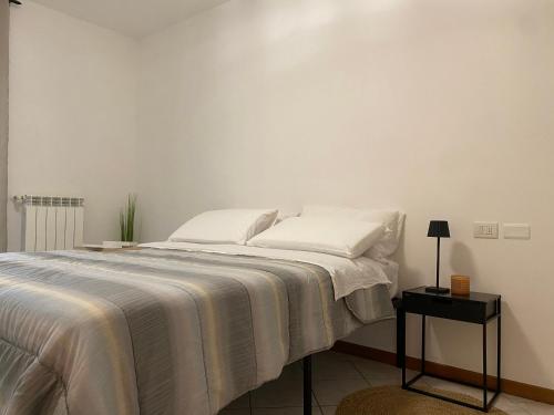 A bed or beds in a room at Campus Pavia Apartment