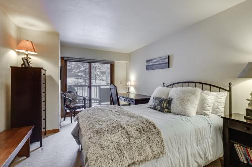 a bedroom with a bed and a desk and a window at Condo Near Golf Club about 2 Mi to Vail Ski Resort! in Vail
