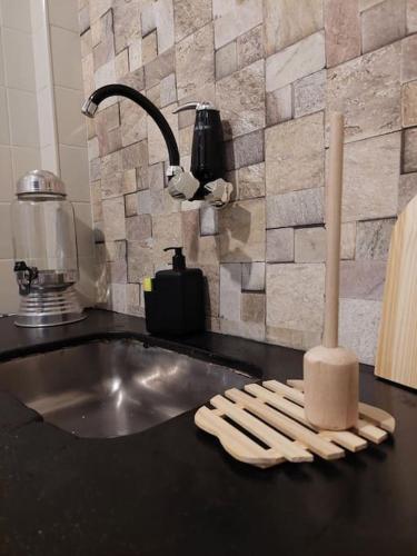 a kitchen counter with a counter top with a candle and a sink at Studio Quartzo verde, Centro. in Campos dos Goytacazes