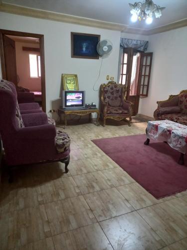 شقه كاملة الفرش بعماره حديثه للأسر أو أساتذة الأكاديميه