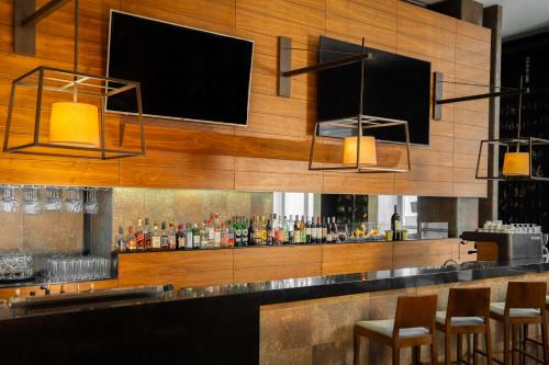 Salone o bar di Hilton Garden Inn Santiago Airport