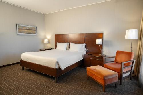 Letto o letti in una camera di Hilton Garden Inn Santiago Airport