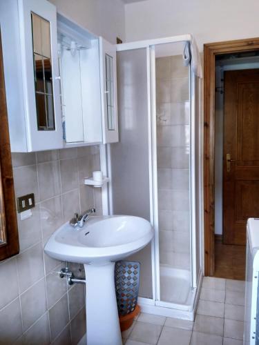 a bathroom with a sink and a shower at Breakfast around the mountains in Nebbiu