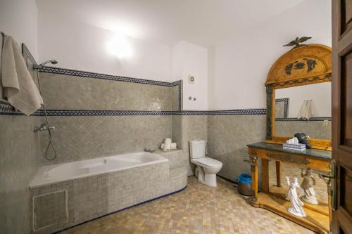 a bathroom with a tub and a toilet at Riad La Perle De La Médina in Fez