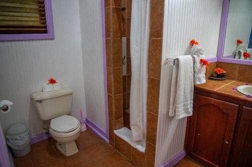 Ein Badezimmer in der Unterkunft La Haut Resort