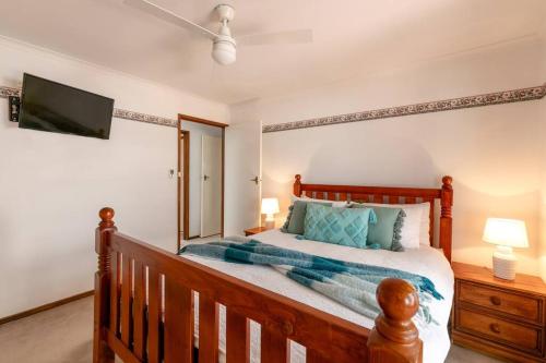 Katil atau katil-katil dalam bilik di Pet Friendly 3 Bedroom Retreat with Beautiful Yard