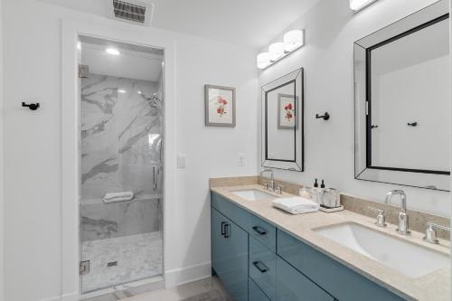 a bathroom with two sinks and a shower at The Rest at Potomac Farms in Ashburn