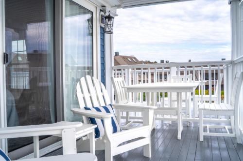 Balkoni atau teres di 935 Ocean, a Beachside Inn