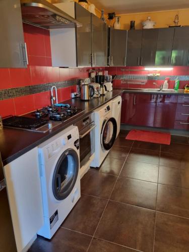 a kitchen with a washing machine and a washer at Ina-Olivia F5 à Massy in Massy