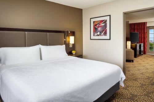 Holiday Inn and Suites Phoenix Airport North, an IHG Hotel Image