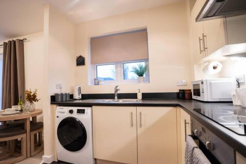 Η κουζίνα ή μικρή κουζίνα στο Cosy 2 Bedroom flat in Stevenage