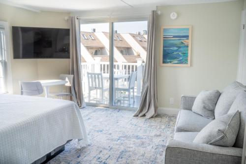 Katil atau katil-katil dalam bilik di 935 Ocean, a Beachside Inn