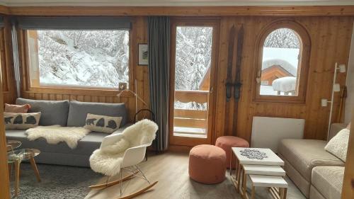 Meribel Centre La Chaudanne, real ski in and out right on slopes, 3 bedrooms 2 bathrooms, newly renovated, Chalet l'Épervière photo 3