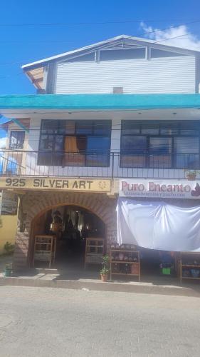 a building with a sign that reads silver art at Hostal Dulces Sueños in Panajachel