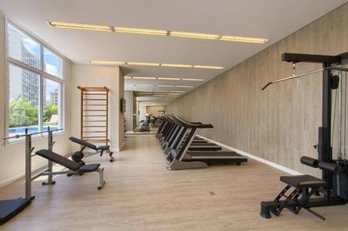Fitness centrum a/nebo fitness zařízení v ubytování Flat sensacional 5 pessoas em condomínio moderno 2 suites climatizados