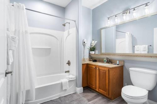 a bathroom with a toilet and a sink and a shower at Lakeview newly renovated condo near Disney in Orlando