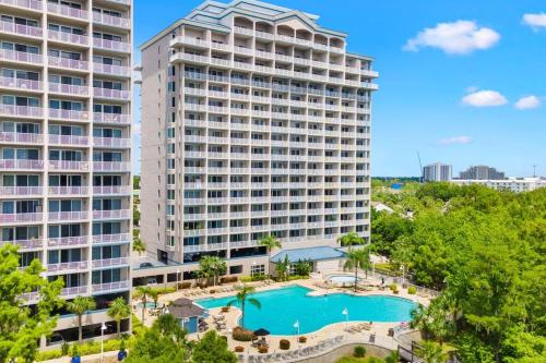an aerial view of a large building with a swimming pool at Lakeview newly renovated condo near Disney in Orlando