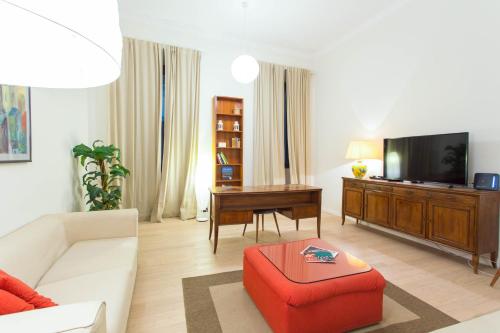 A television and/or entertainment centre at Keys of Italy / Valpetrosa 10 - Touch of Elegance