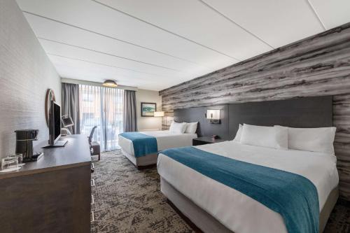 En eller flere senge i et værelse på Best Western Parkway Hotel Toronto North
