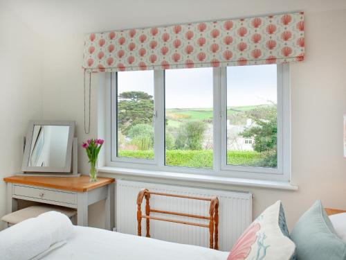 a bedroom with a window with a window shade at Meadowside in Saint Mawes