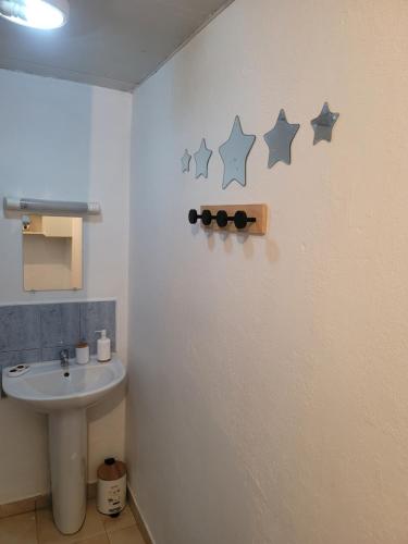 a bathroom with a sink and stars on the wall at STUDIO TI COIN SYMPA en plein centre ville in Saint-Laurent du Maroni