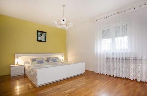 Apartments with parking space Rovinj - 21989