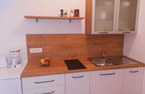 Apartments by the sea Barbat, Rab - 22053
