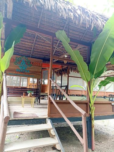 a restaurant with a palm tree in front of it at Avatar Amazon Lodge & Canopy Park in Santa Teresa