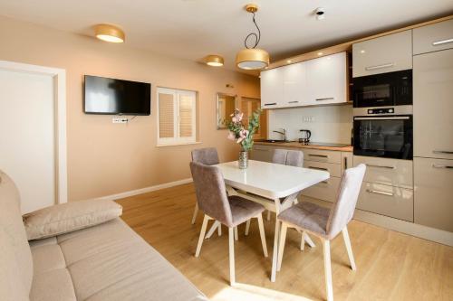 Apartments by the sea Split - 22059